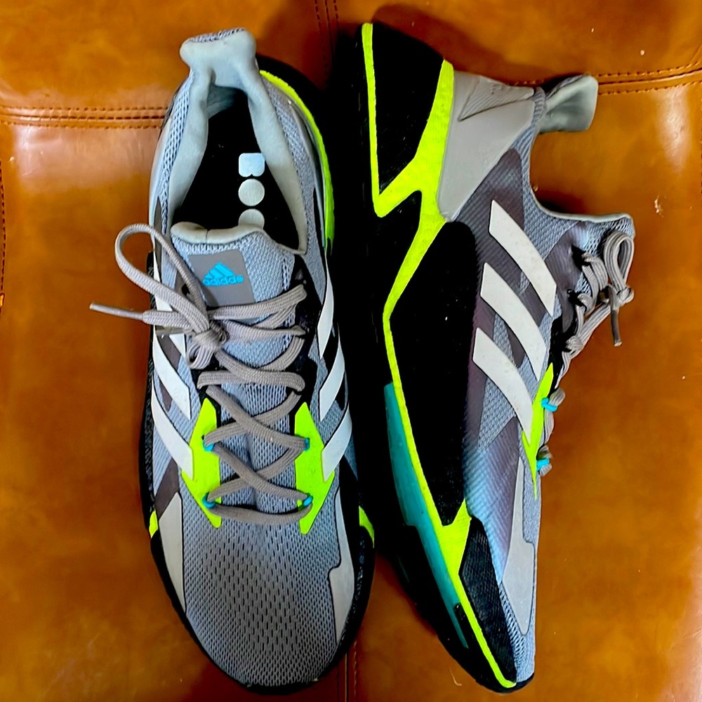 Men’s ADIDAS tennis shoes - like new